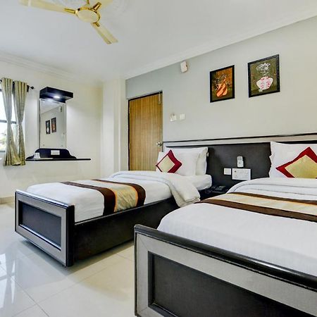 Hotel Sal Inn - Near Airport Madras Buitenkant foto