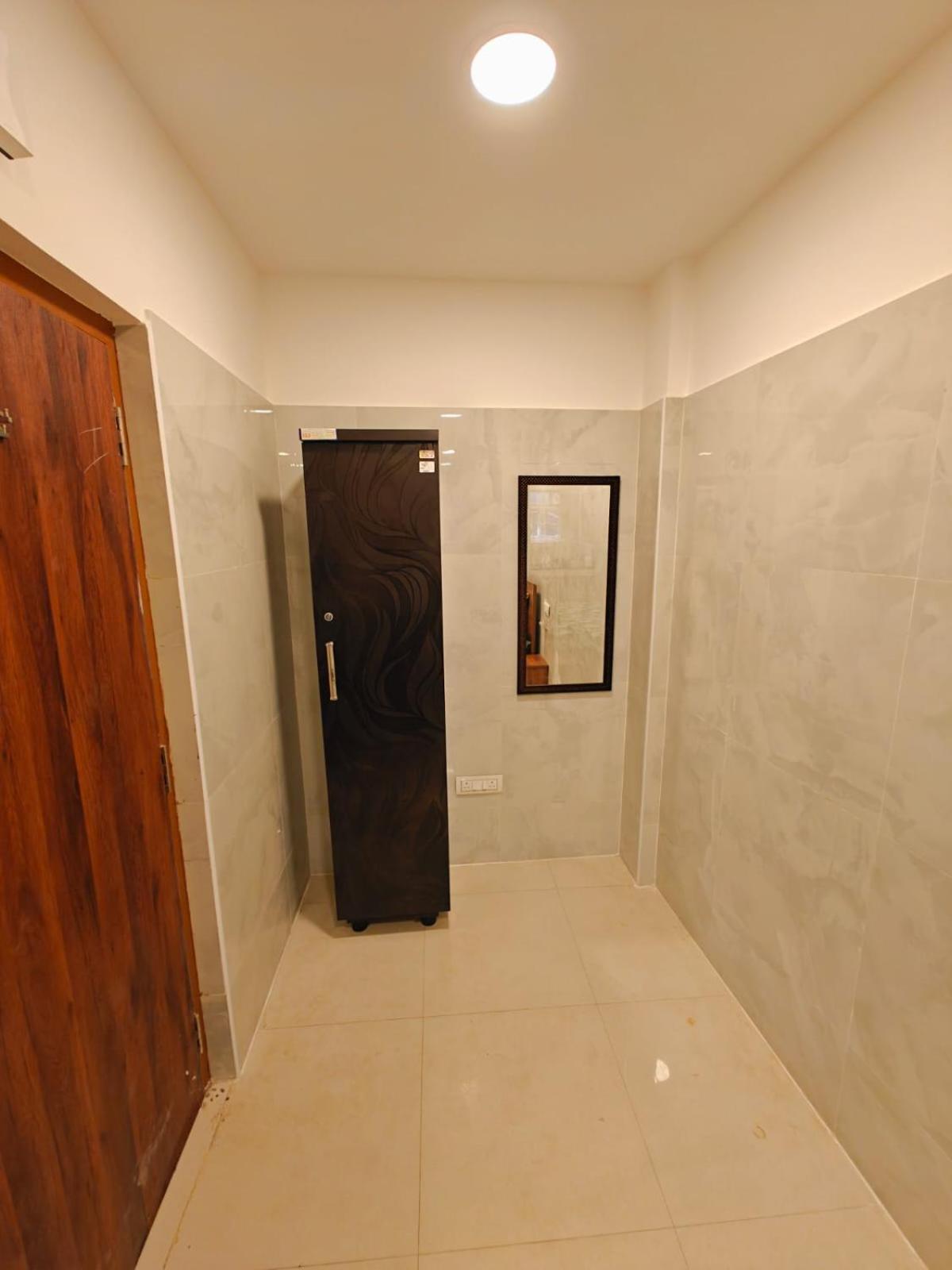 Hotel Sal Inn - Near Airport Madras Buitenkant foto